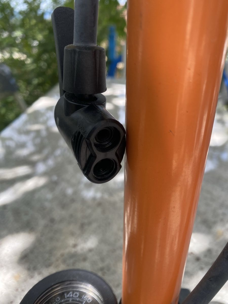 Pompe: Fahrradpumpe mit Manometer  – Usato da Bronschhofen venduto da Tarzanspyder 1