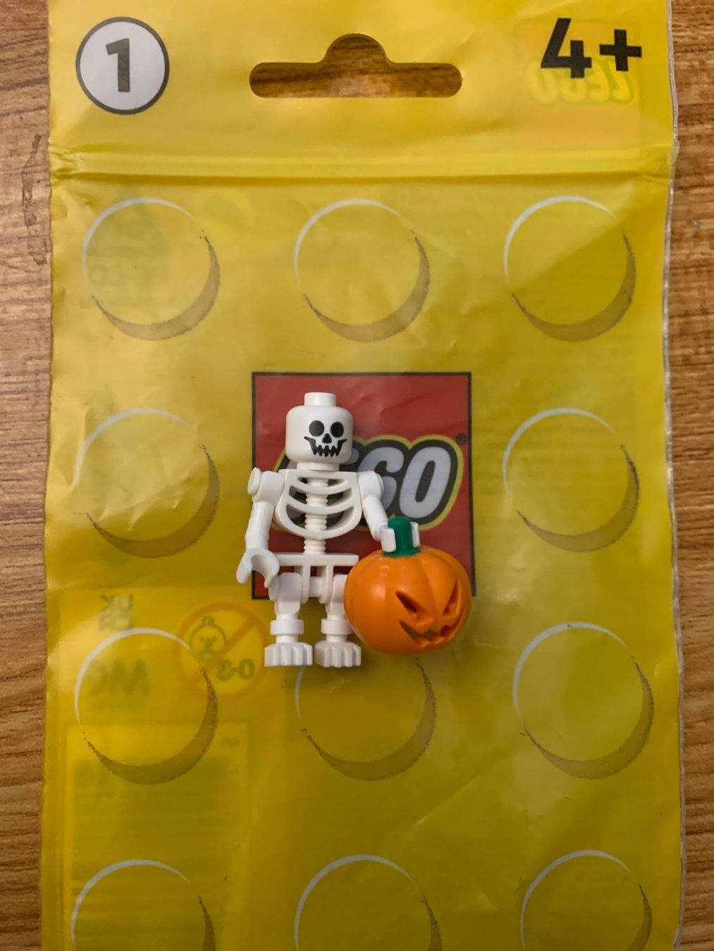 Lego Kit di costruzioni: Lego Skelett mit Kürbis – Usato da Gebenstorf venduto da RetroFuture