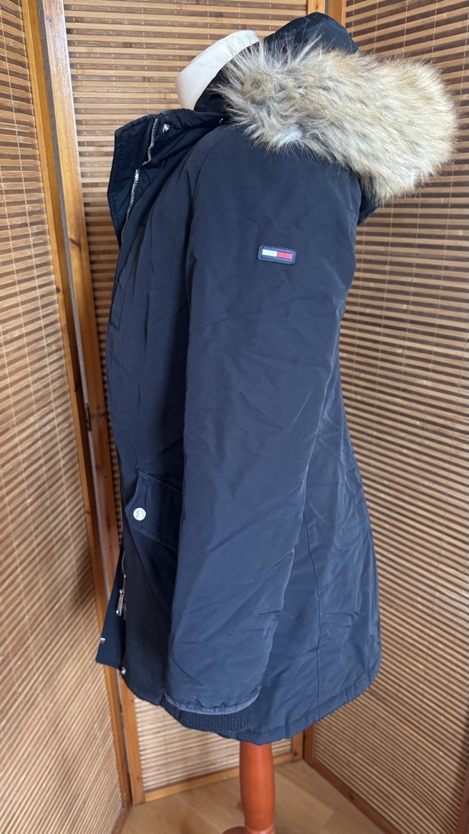 Tommy Hilfiger Giacche: Tommy Hilfiger Jeans Winterjacke, schwarz – Usato da Gümligen venduto da morticiaaddams