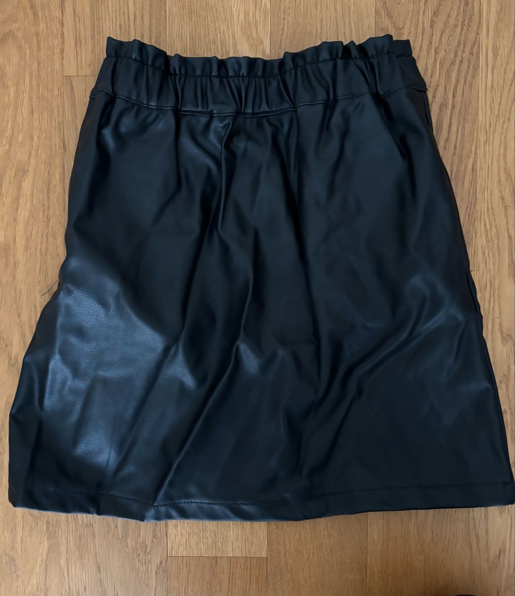 H&M Röcke: Schwarzer Lederrock – Neu (gemäss Beschreibung) aus Horgen von sophiaric 1
