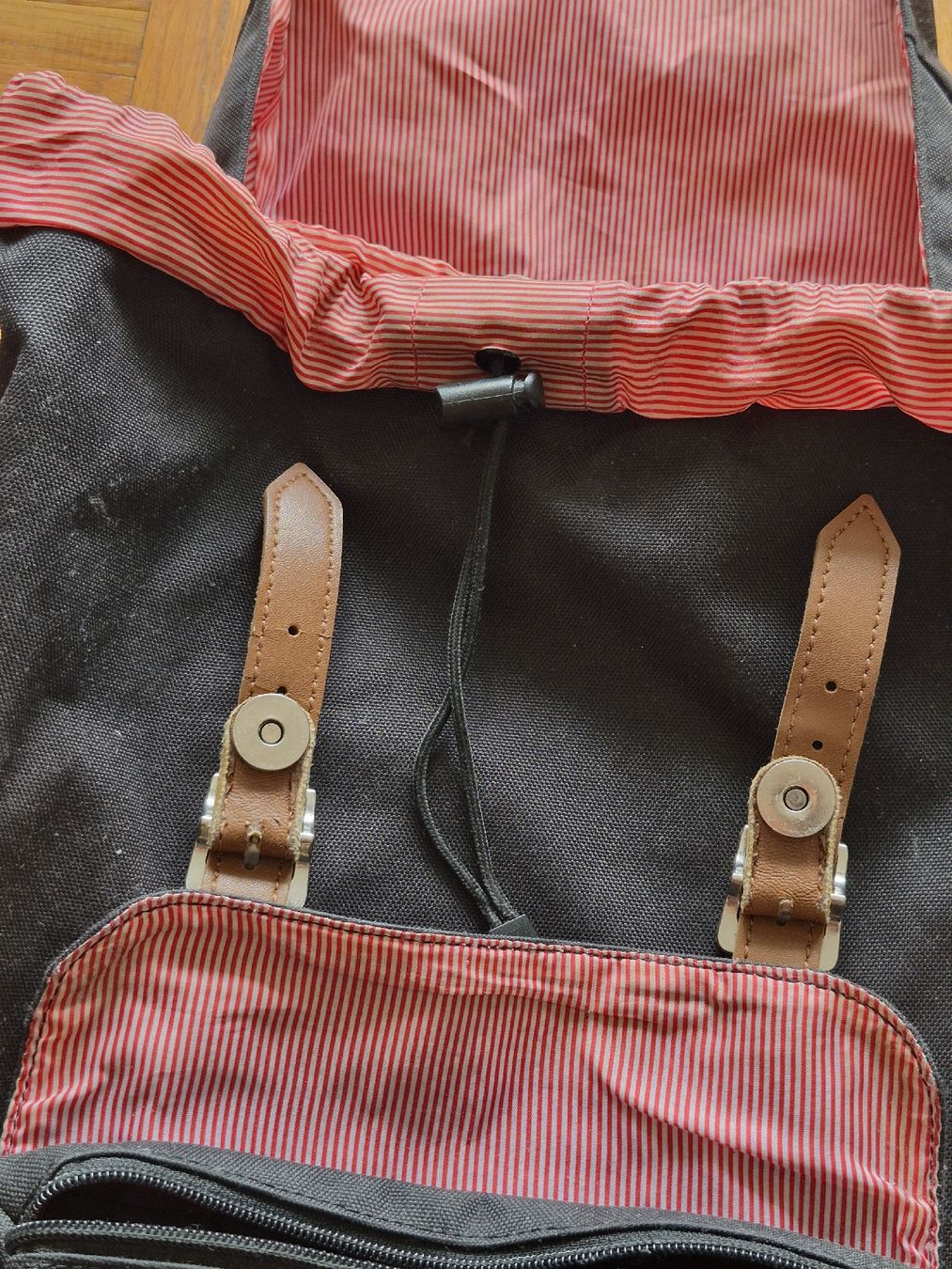 Herschel Zaini: Sac à dos Herschel noir  – Usato da Villars-sur-Glâne venduto da dia_2q2l 4