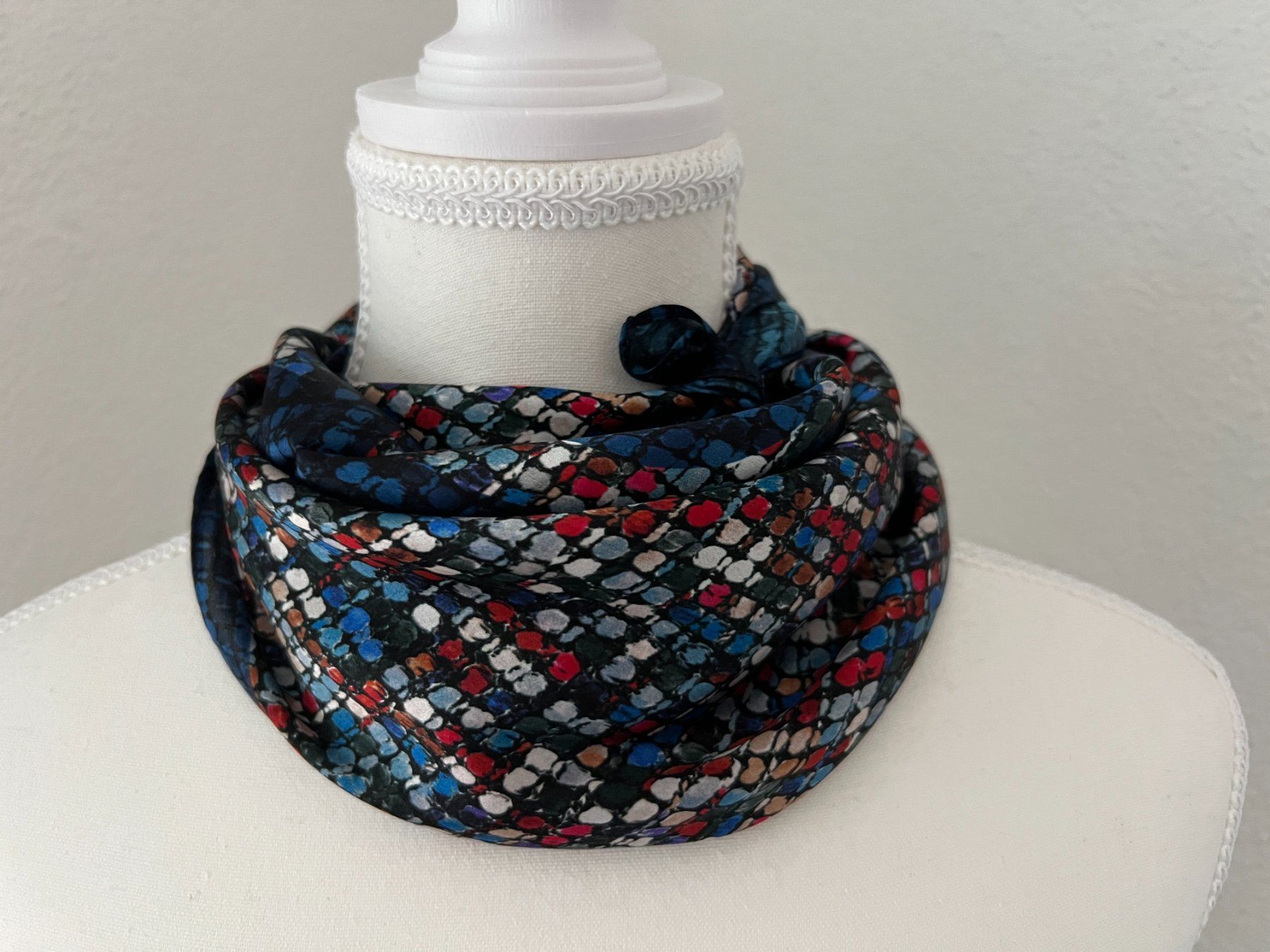 Foulard & Sciarpe: New 68cm 100% Silk Scarf, Mosaic Dots Pattern Neckscarf – Nuovo e nell'imballaggio originale da Baar venduto da virginiablossoms 1