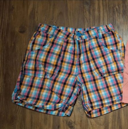 Sommerliche karierte Shorts, Grösse 122 Top Zustand