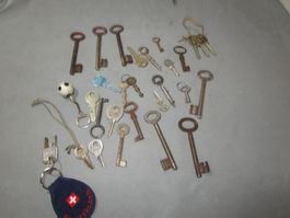 Keines Lot mit diversen älteren Schlüssel