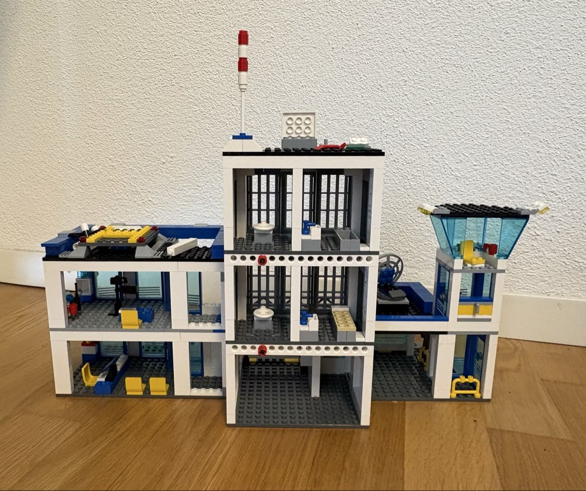 Lego Baukästen: LEGO City Polizeistation 60047 – Gebraucht aus Adliswil von Travant 1