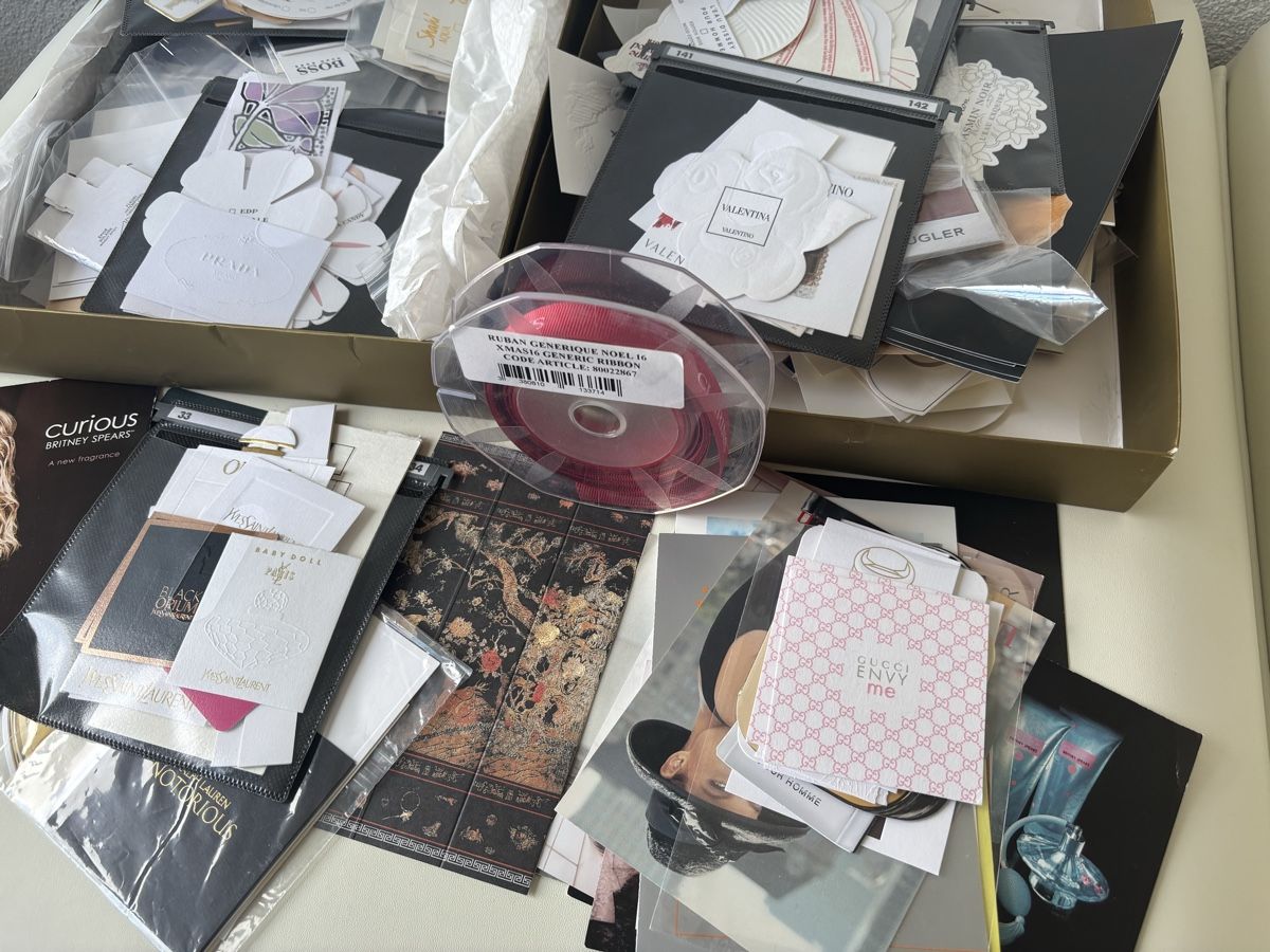 Profumi & Eau de Toilette: Lot de publicité - parfumerie – Usato da Collombey venduto da Cards07 1