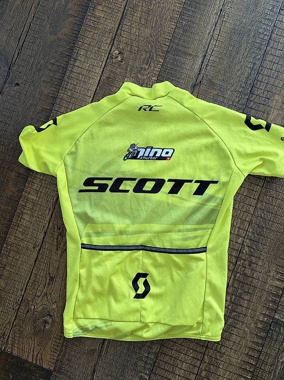 Scarpe, pantaloni & magliette da ginnastica: Bike Shirts 140 – Usato da Spiez venduto da RIGELER01 3