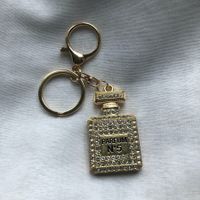 Taschenanhänger "Parfüm N°5" weiss - als kleine Geschenkidee