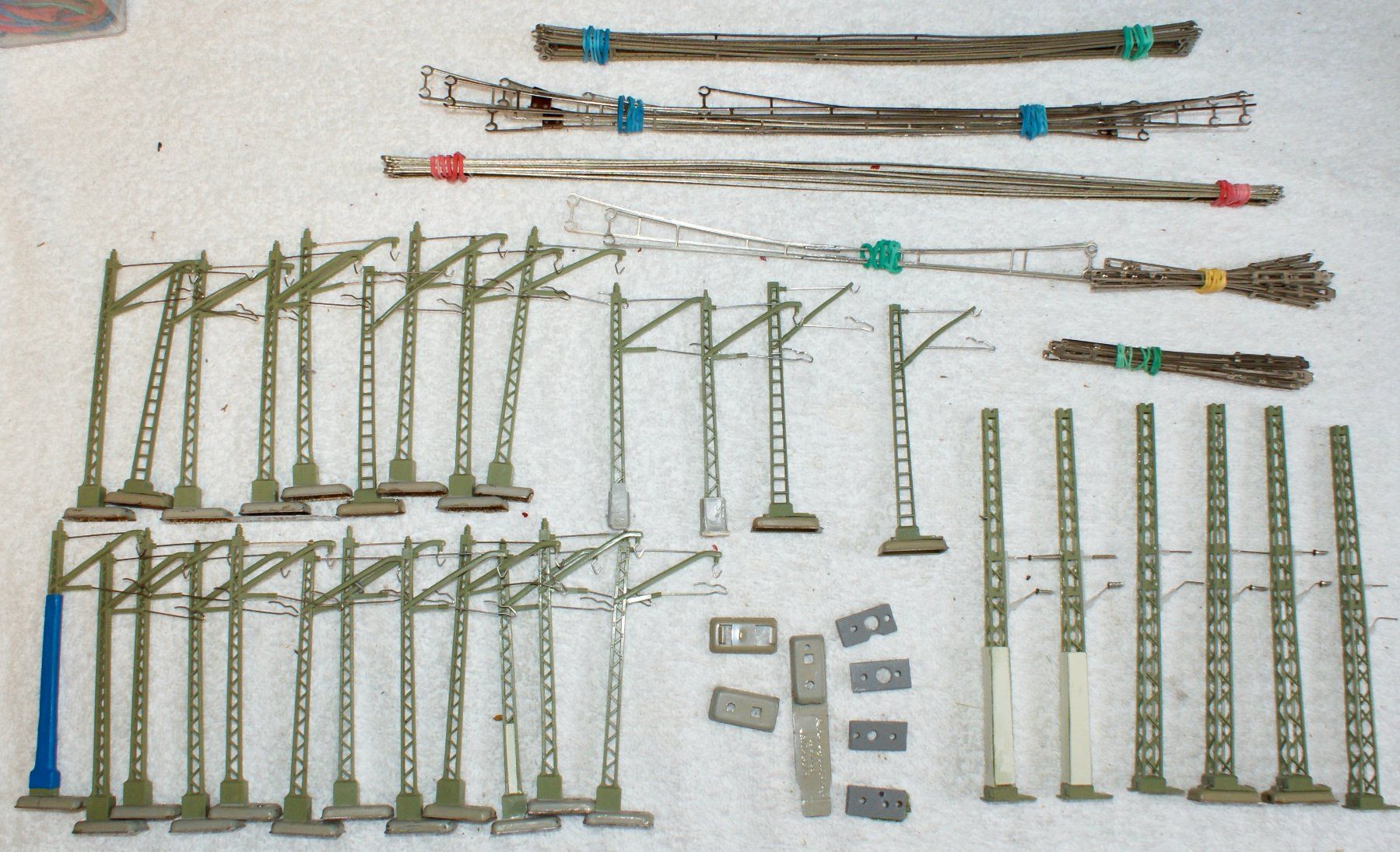 Märklin Modellini di ferrovie: Lot de caténaires et poteaux Marklin – Usato da Morrens VD venduto da alain50