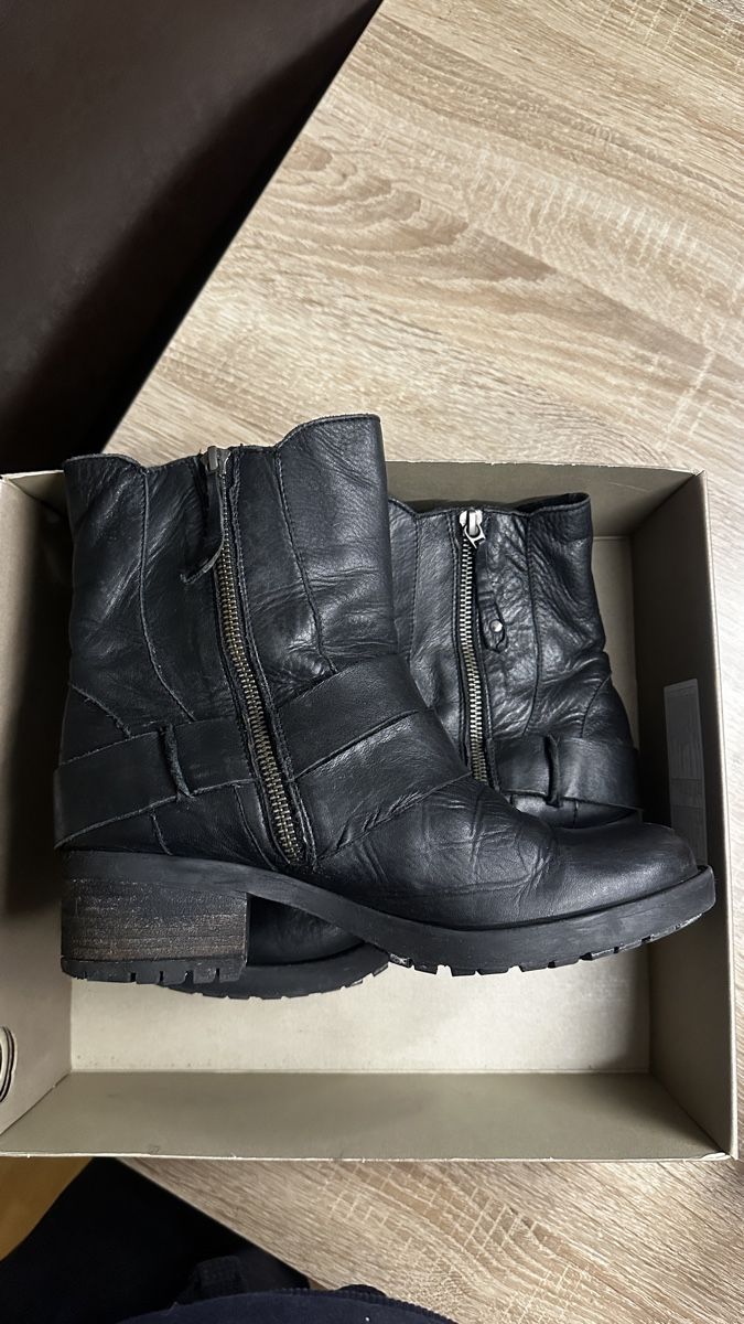 Scarpe da donna: Schicke schwarze Leder-Boots Gr.37 – Usato da Winterthur venduto da -BeHappy24- 2
