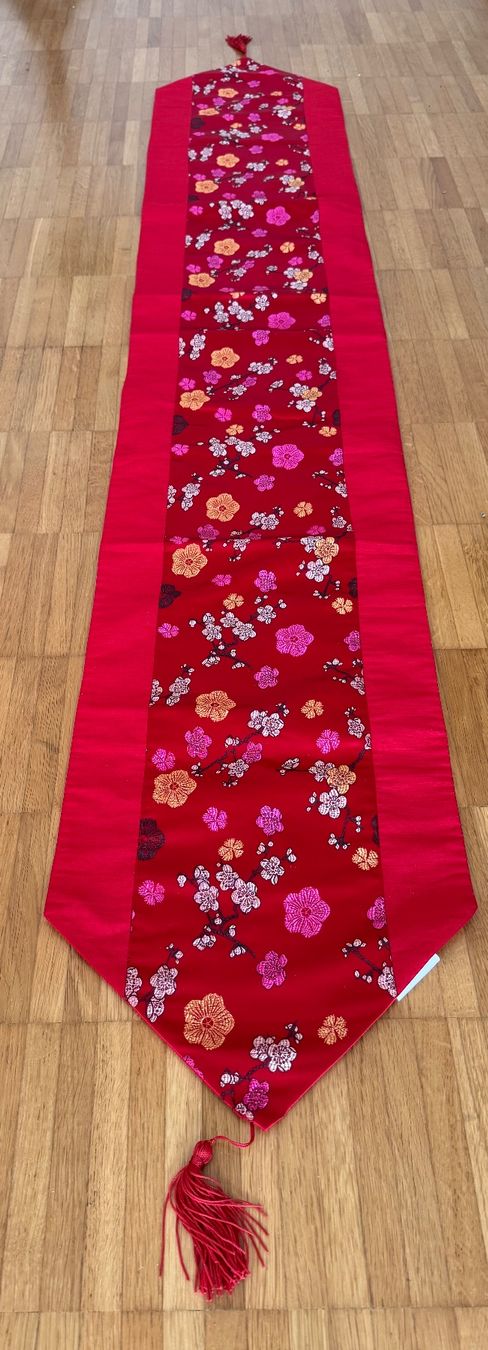 Altra biancheria da tavola: Roter Tischläufer mit Blumenmuster - neuwertig – Usato da Rheinfelden venduto da cha_ddz9 1