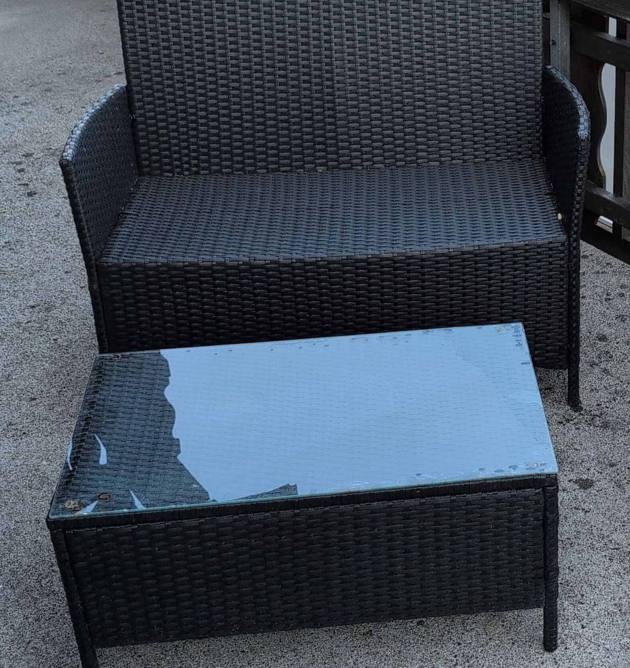 Set di tavolo e panche: Gartentisch-Gruppe Rattan mit Glasplatte – Usato da Mümliswil venduto da Sherryli 1