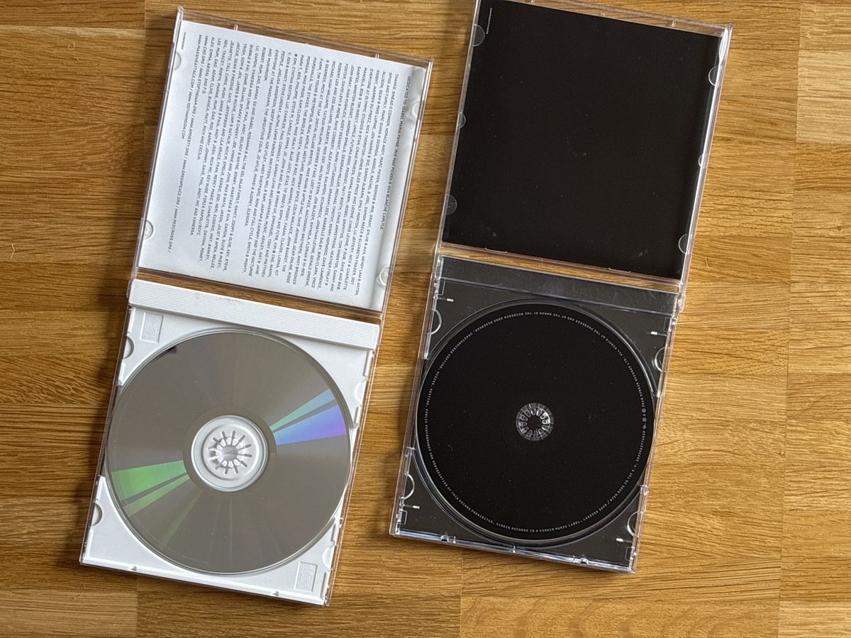 CD: Massive Attack - Heligo Land & 100TH Window – Usato da Riehen venduto da re-anubis 1