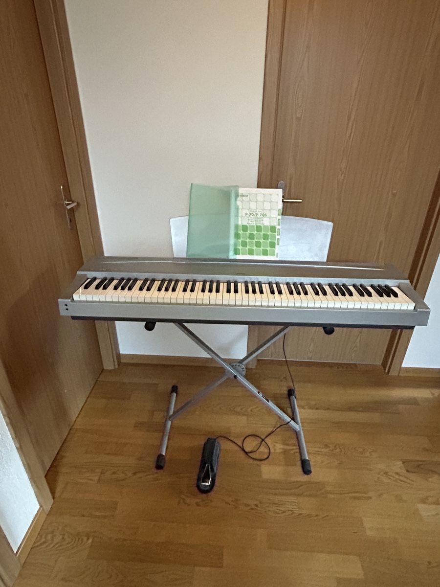 Yamaha Instruments de musique: Piano Yamaha  – D'occasion à Givrins par EmmanuelShop
