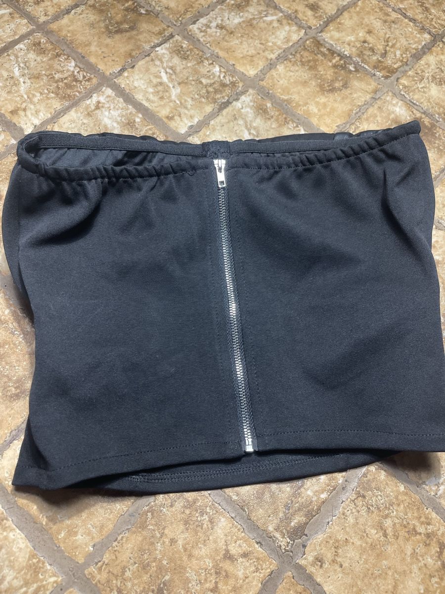 Tops: Corsetto nero con inserti in similpelle e cerniera – Neuf avec emballage d'origine à Gordevio par LanaZimm 1