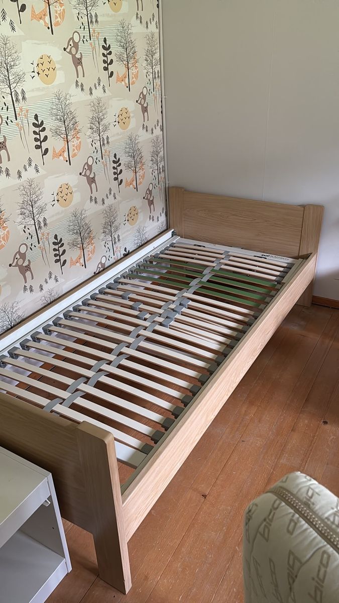 Letti: Einzelbett mit Lattenrost 200x90cm – Usato da Frutigen venduto da lmferreira187
