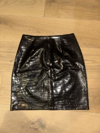 Damen Minirock schwarz Kroko-Optik Grösse S