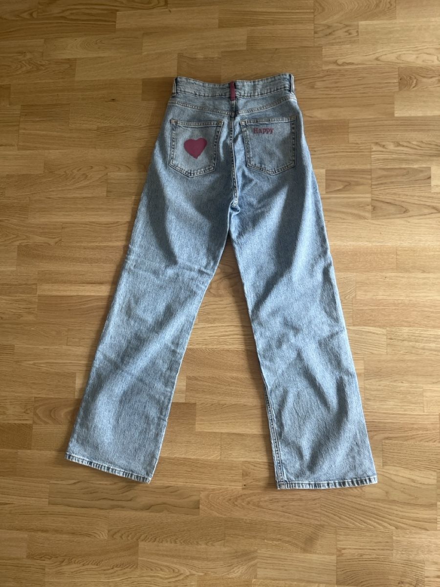 Jeans: Hellblaue Jeans mit Herz-Print Gr. 38 – Usato da Ostermundigen venduto da leo_n8v2 1