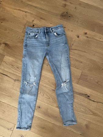 Hellblaue Jeans