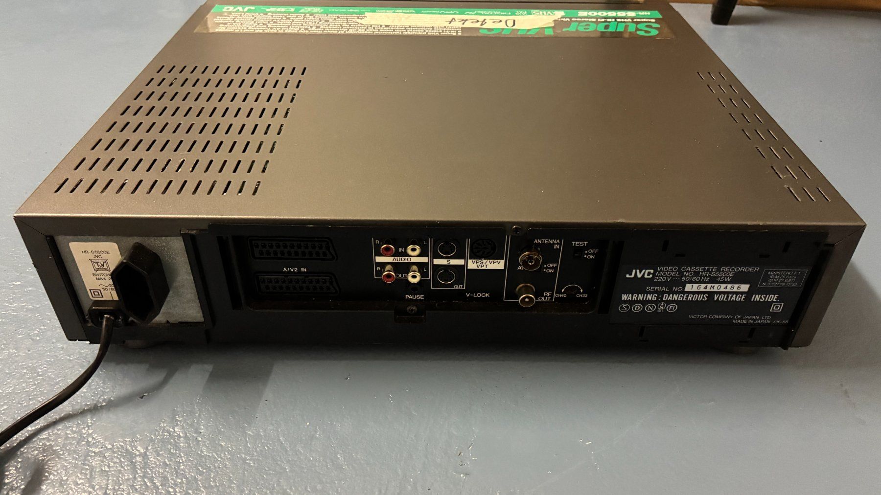 JVC Registratori: JVC HR-S5500E SVHS Videorekorder – Difettoso da Effretikon venduto da Swisscanadian 3
