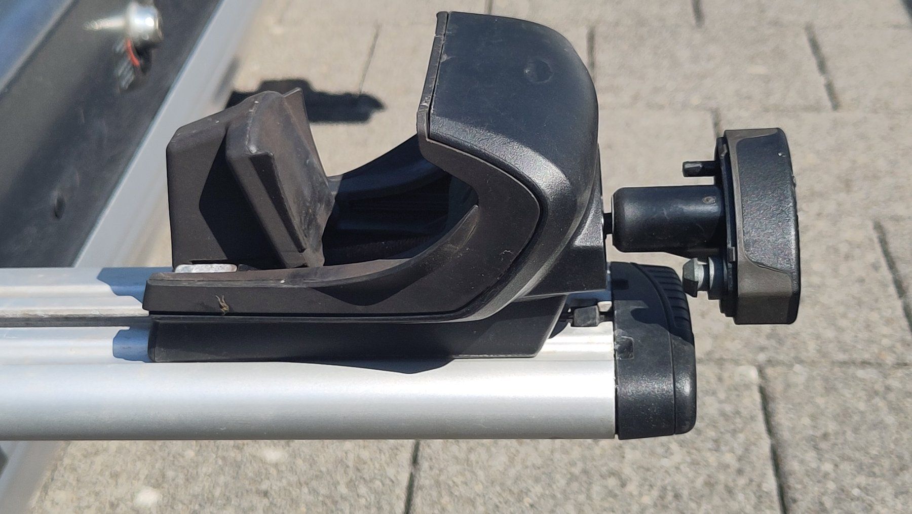 Thule Box da tetto: Dachbox Thule Alpine 700 mit Querträgern – Usato da Flawil venduto da Falandir 3