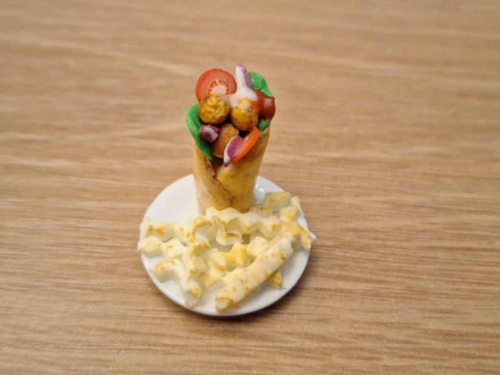 Case e mobili per bambole: Handmade Falafel Wrap mit Pommes – Nuovo (secondo la descrizione) da Zürich venduto da HandmadeTinyFood 4