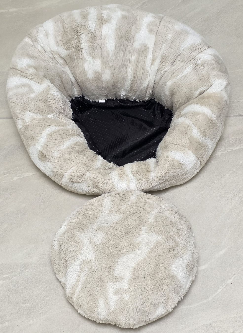 Niches, paniers: Hundebett / Katzenbett rund Plüsch  – D'occasion à Rheinsulz par Gilea 2