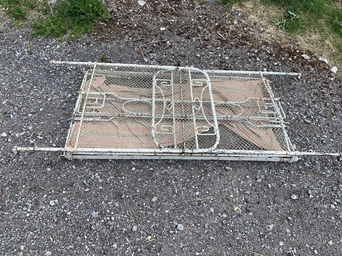 Letti: Antikes Kinderbettli Eisen Gitterbettchen – Difettoso da Pontresina venduto da nad_f9vt 4