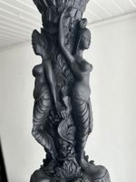 Säule / Beistelltisch mit erotischen Darstellungen