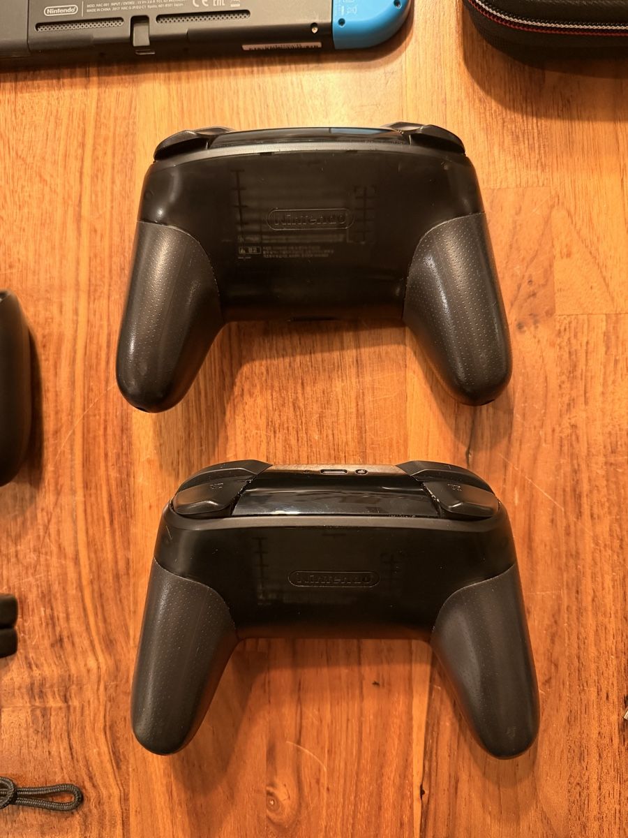 Nintendo Consoles: Nintendo Switch Set + 2 Pro Controller + 4 Spiele – D'occasion à Malters par Sephiroth2th 6