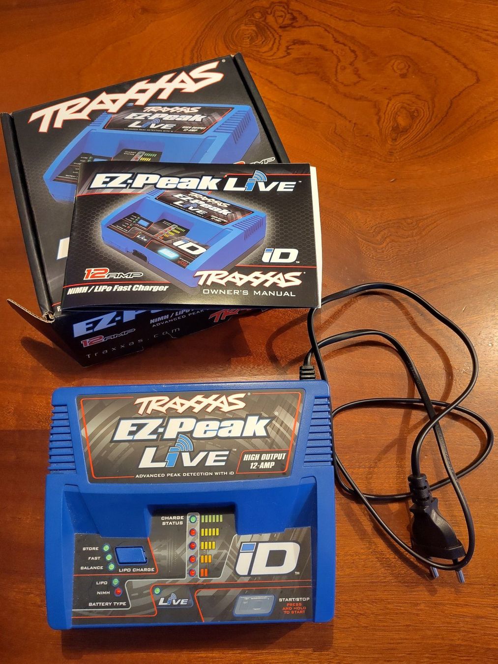 Traxxas Accus & piles: Traxxas Akku Ladegerät EZ_Peak – D'occasion à Meilen par andispr