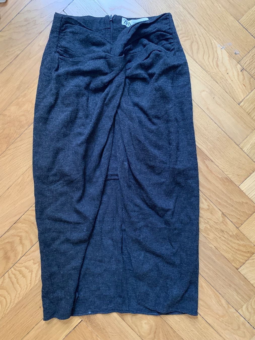 Zara Röcke: Jupe anthracite ouverte sur le devant taille v Zara – Neu (gemäss Beschreibung) aus Genève von rez_c6c6 1