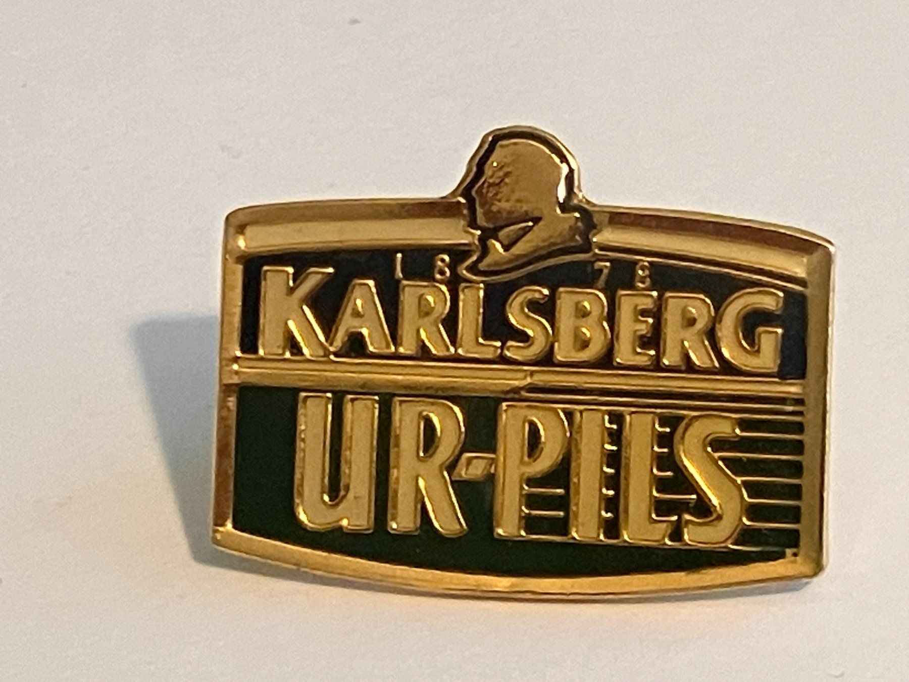 Plaketten & Abzeichen: 1 Pin Karlsberg Ur Pils – Gebraucht aus Basel von djwwpp