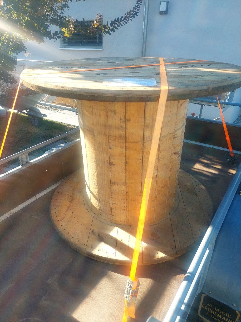 Articles en bois:  bobine de câble en bois  – D'occasion à Les Cullayes par numberjacke