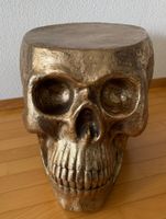 Goldiger Beistelltisch in Schädelform
