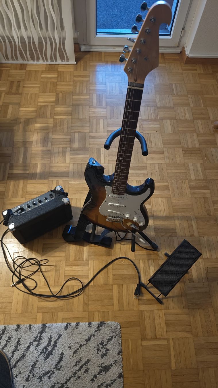 Musikinstrumente: E-Gitarren Starterset – Defekt aus Jona von Kapuzinermoench