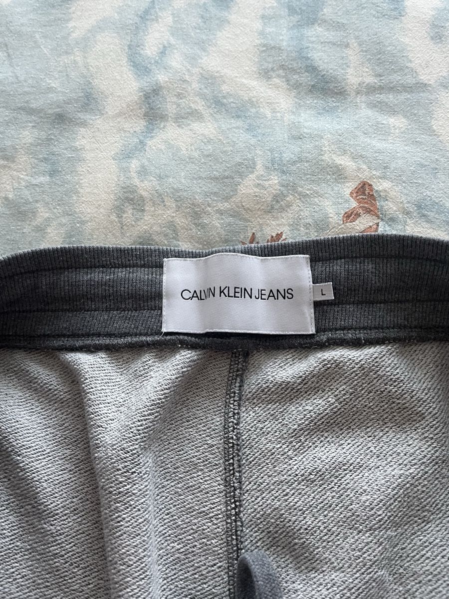 Calvin Klein Pantaloni: Calvin Klein Trainerhose in Gr. L – Usato da Jona venduto da Flexer02 4