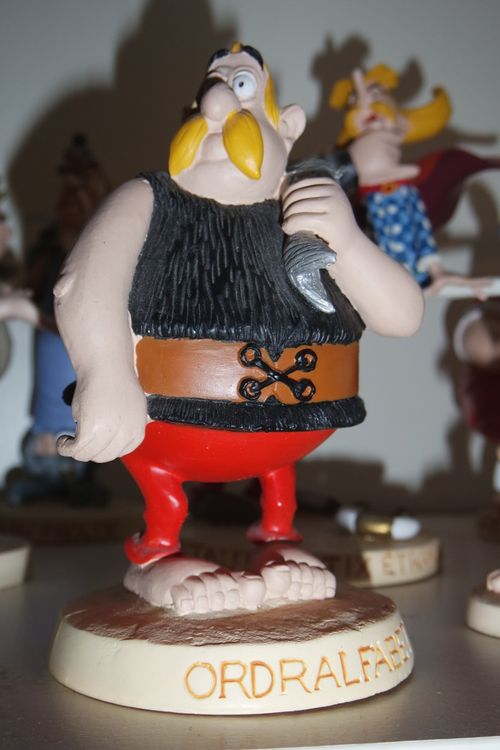 UDERZO ASTERIX ORDRALFABETIX FACHE ANNEE 2004