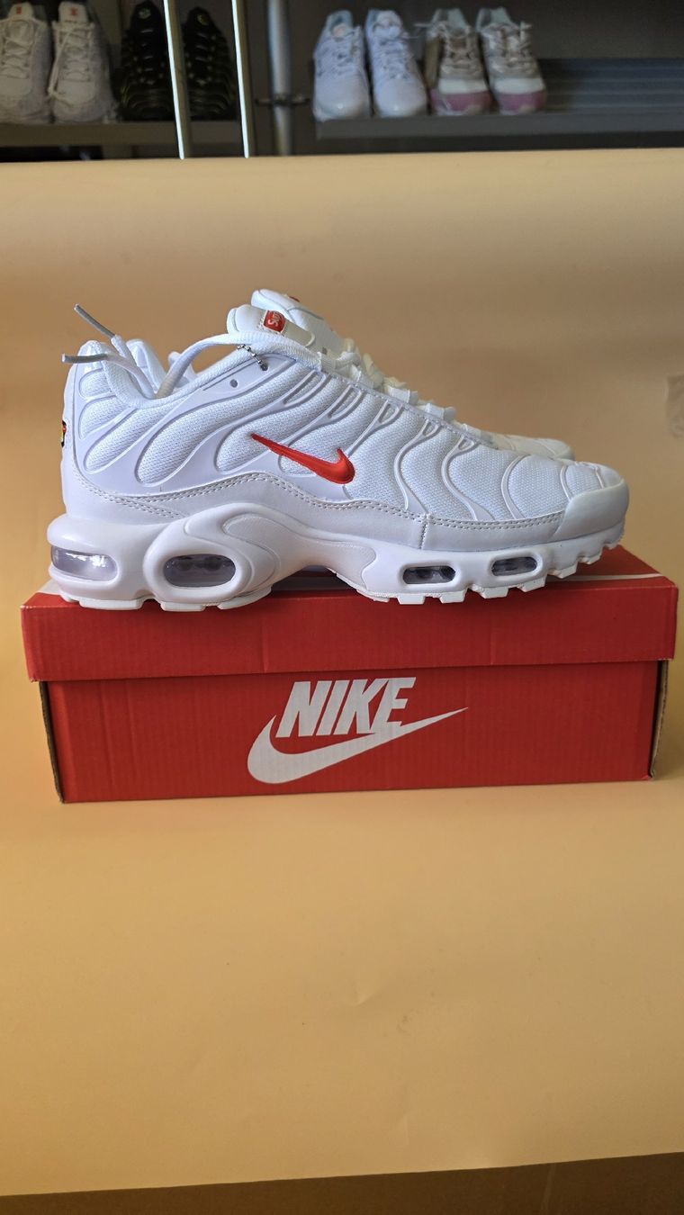 Nike Herrenschuhe: Nike Air Max Plus TN Weiss/Rot Grösse 42  – Neu und originalverpackt aus Nürensdorf von mob_v52r 3