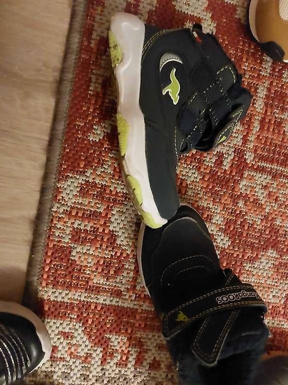 Scarpe per ragazzi: Chaussures enfants tailles 22-23 – Usato da Cheseaux-Lausanne venduto da dia_m5kw 1