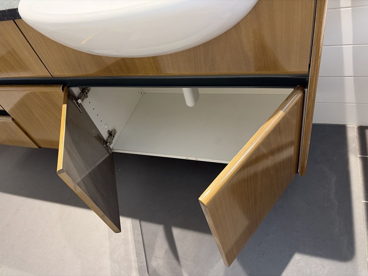 Mobili per bagno: Waschtisch mit Granitplatte & Holzfronten & Lampen – Usato da Uitikon Waldegg venduto da Kebo01 7