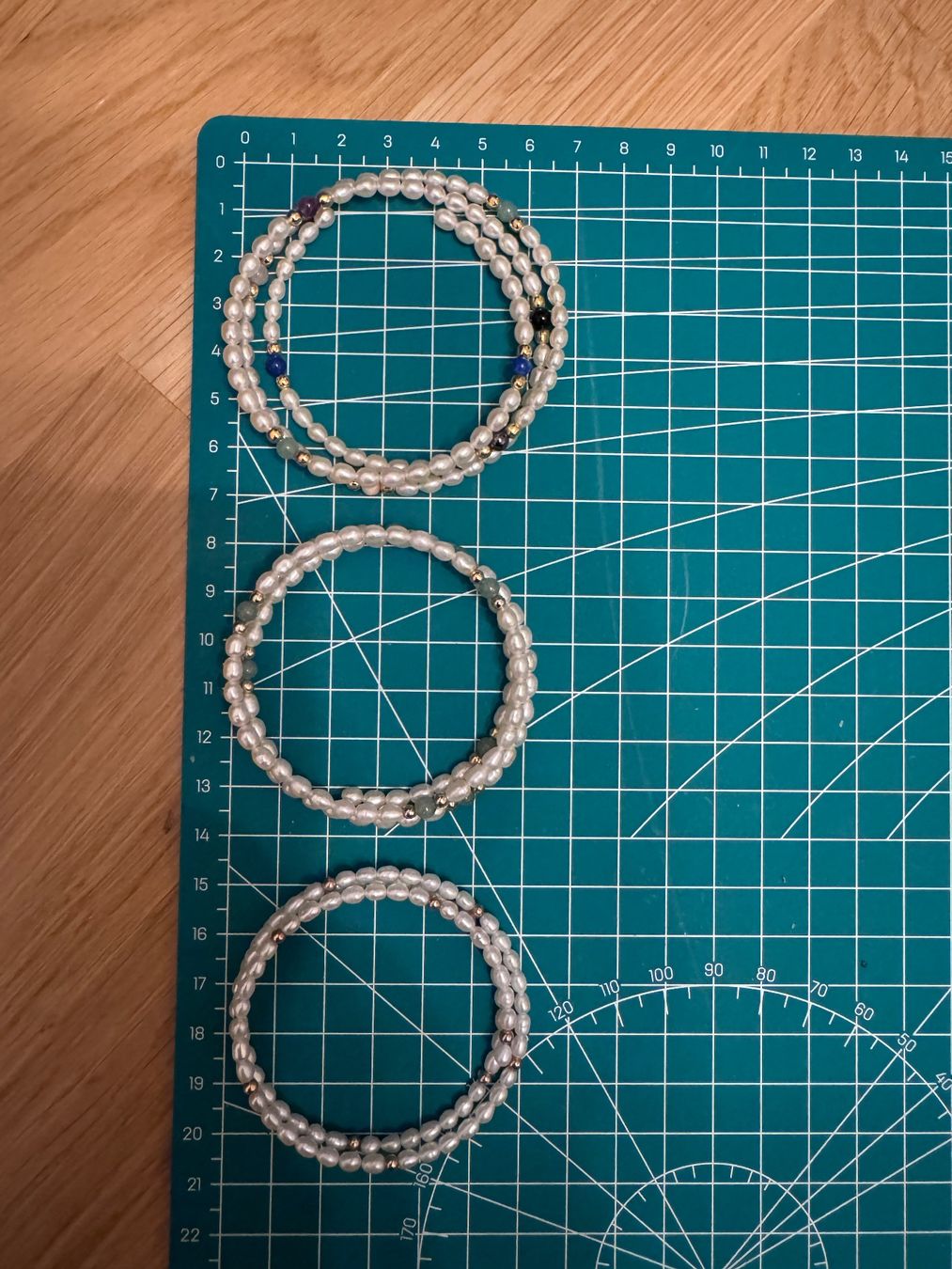 Bracciali & Braccialetti: 3er Set Perlearmbänder Echtperle wie Neu – Usato da Zürich venduto da hanna1990 2