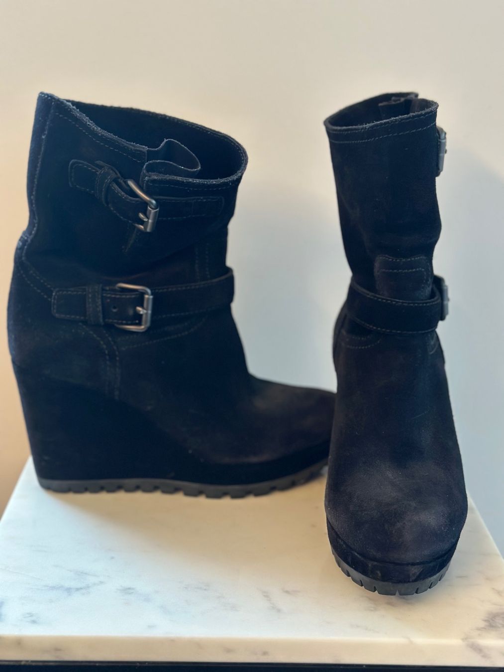 Prada Scarpe da donna: Prada Wildleder Stiefeletten mit Keilabsatz - Grösse 36 – Usato da Zürich venduto da Sedi93 2
