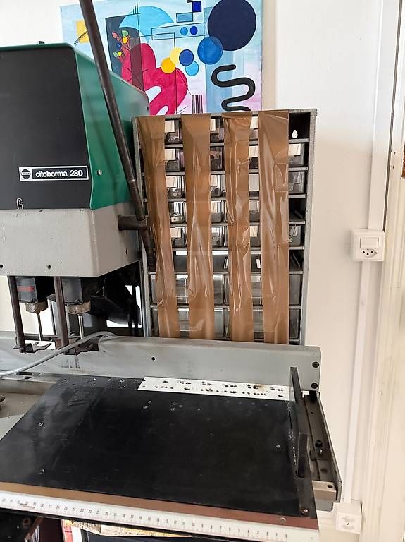 Bohrmaschinen: Papierbohrmaschine – Gebraucht aus Affoltern am Albis von Foubepoppins 3