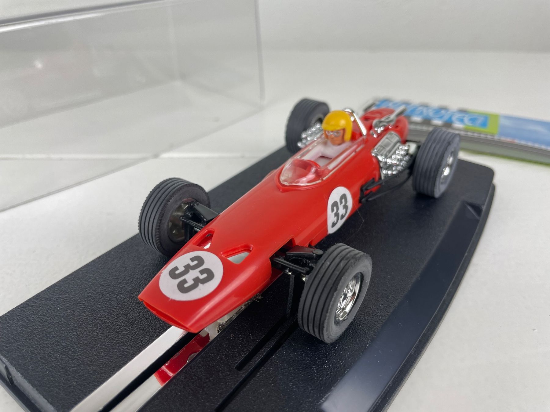 Carrera Piste: Reprotec 5037 BRM F1 Red #33 – Nuovo (secondo la descrizione) da Genthod venduto da lightyear63 1