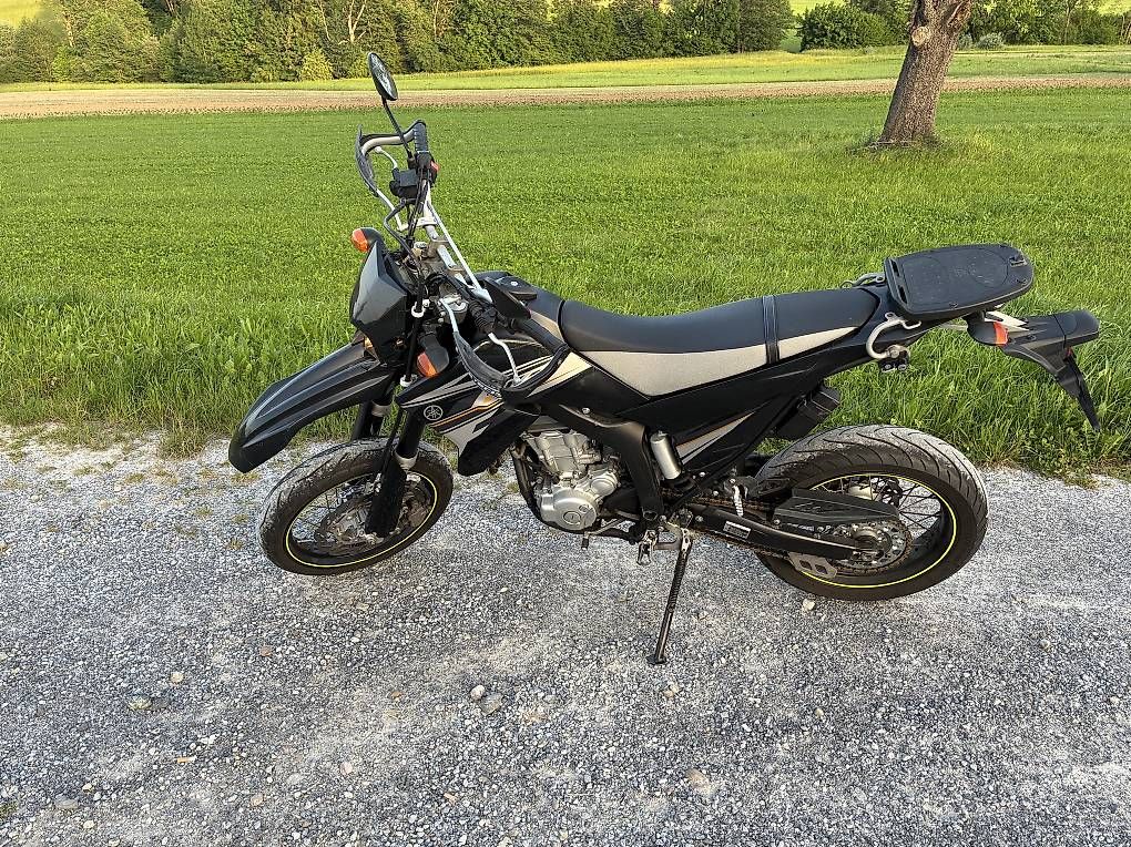 Enduro: Yamaha 250 mit Koffer – Usato da Uetikon am See venduto da and_b7p5