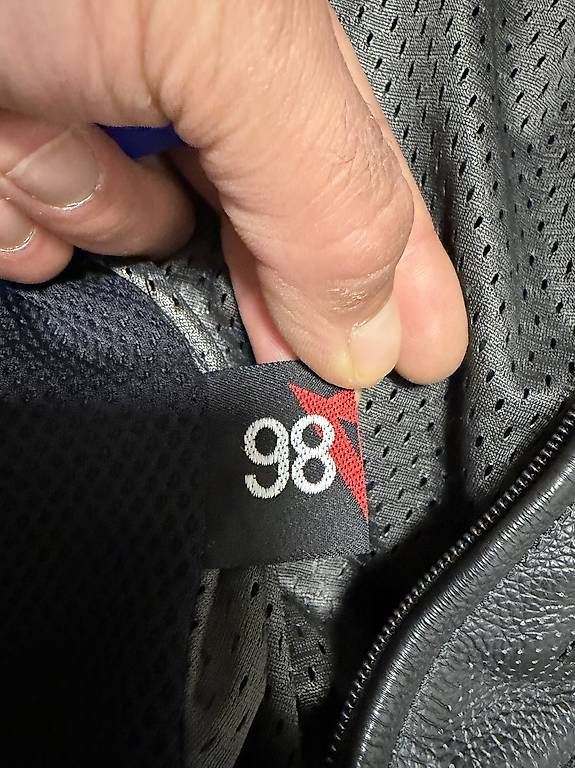 Tute: Tuta dainese – Usato da Giubiasco venduto da ger_z5rk 3