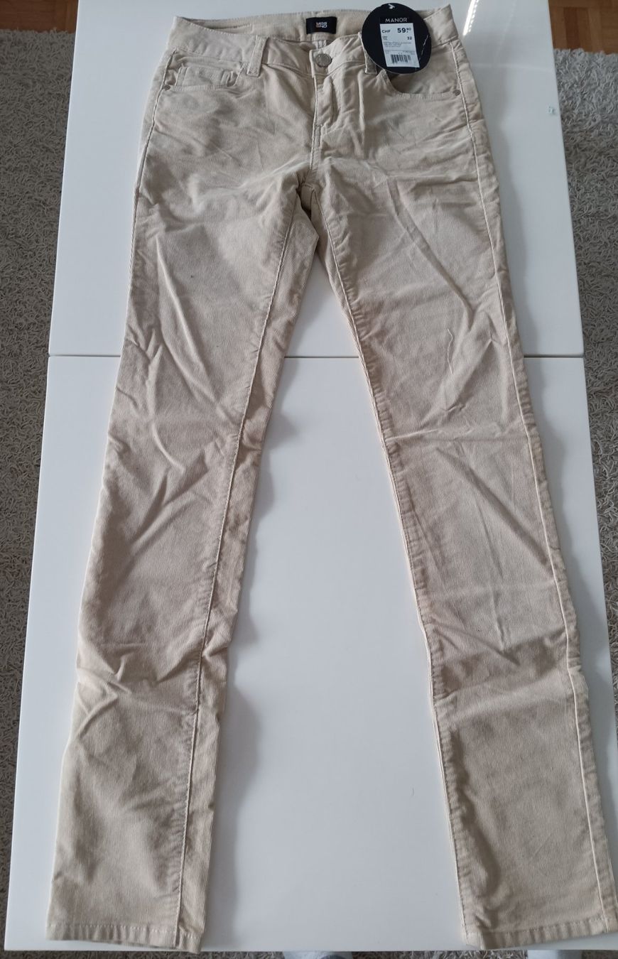 Jeans: Damen Jeans - gerader Schnitt  Gr. 32 – Nuovo (secondo la descrizione) da Aarau venduto da Yeeaaah