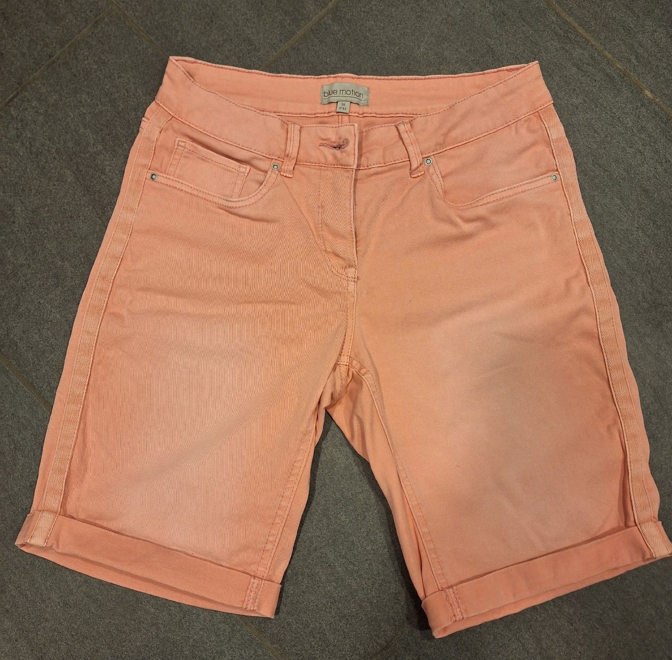 Jeans: Short jeans léger rose corail  – Usato da Hölstein venduto da Niki78