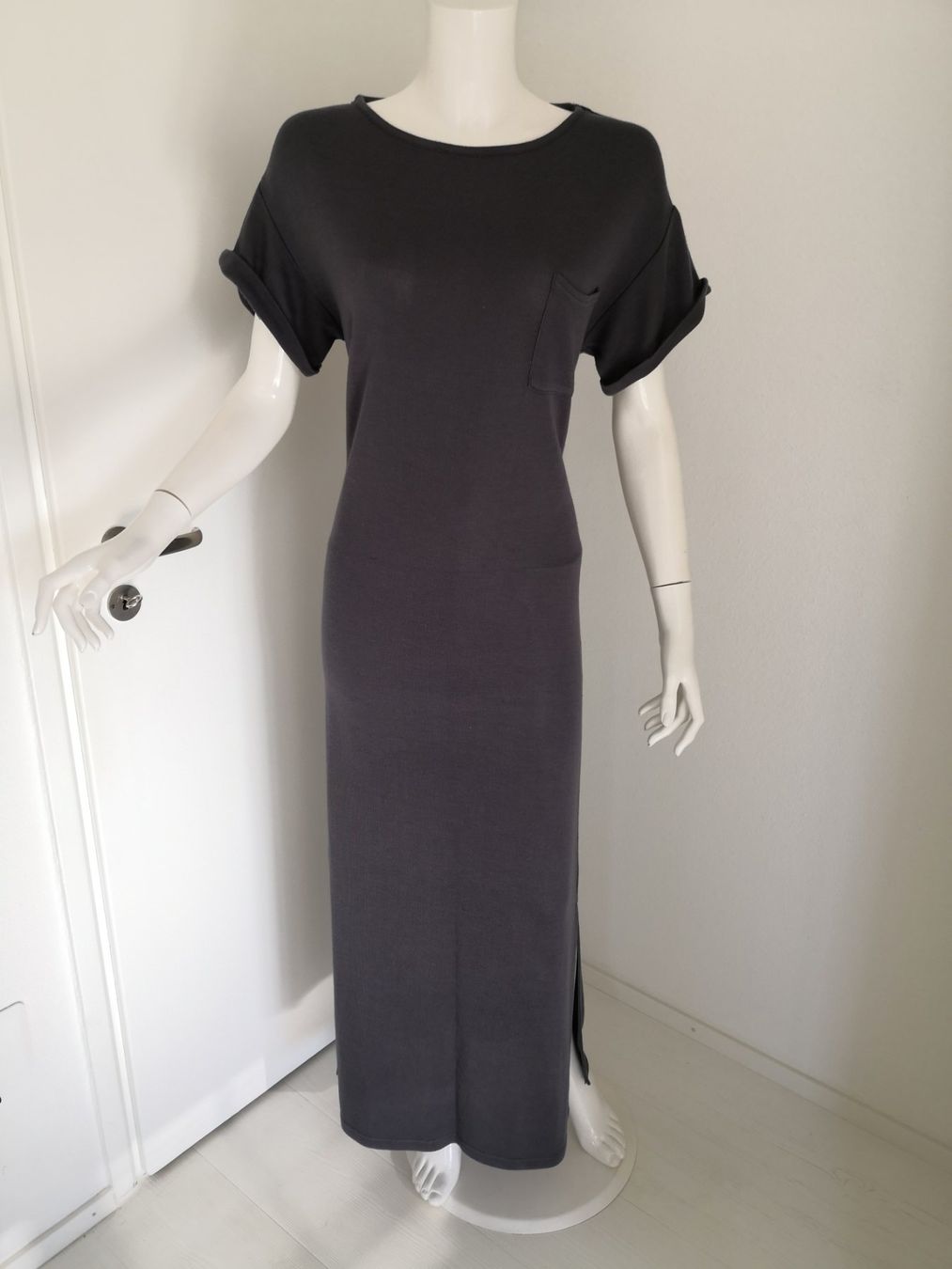 Beldona Vestiti: 🤩BELDONA MAXI-STRICK-KLEID GRAU – Usato da Olten venduto da Naja-Twins-Twins 1